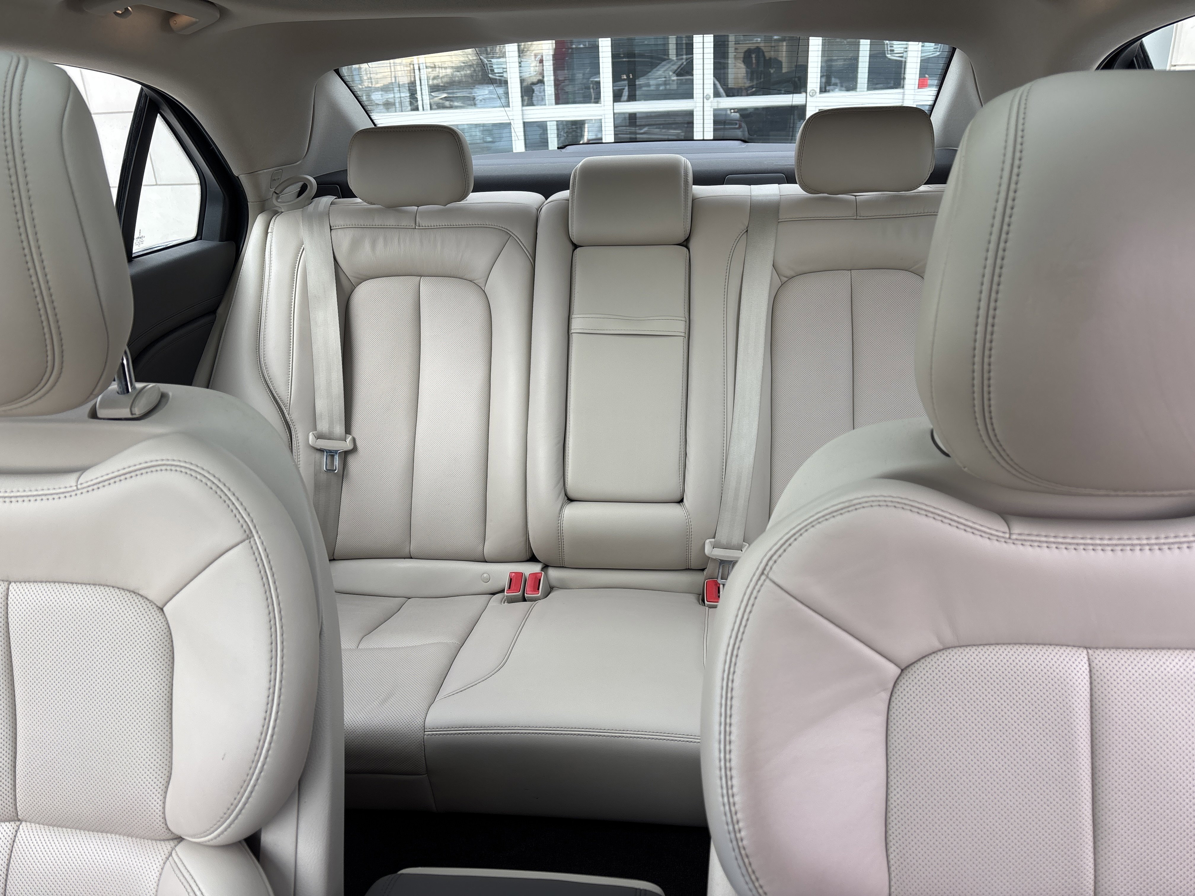 Used 2017 Lincoln Continental Select image 30