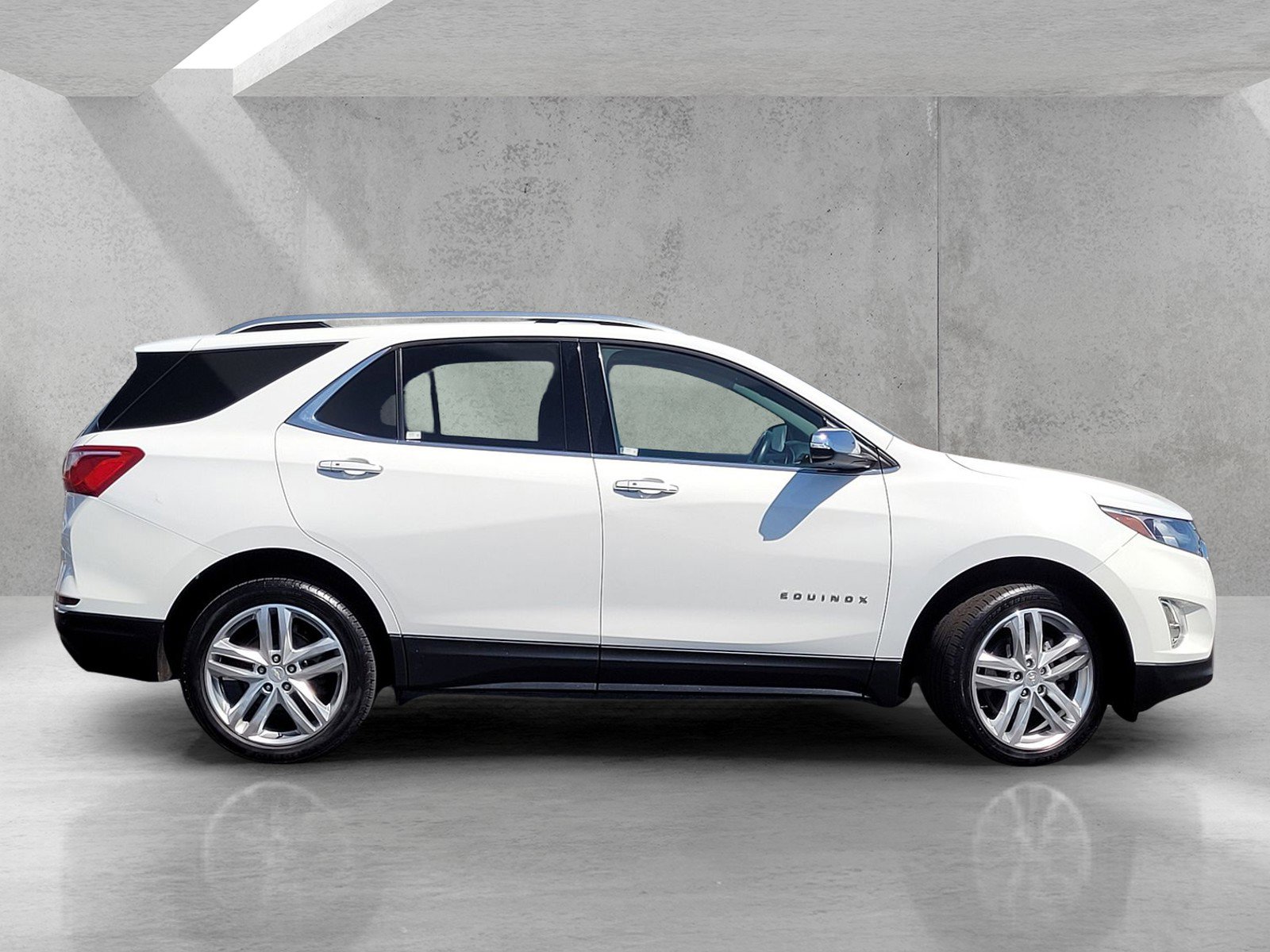 Used 2018 Chevrolet Equinox Premier AWD/4WD image 3