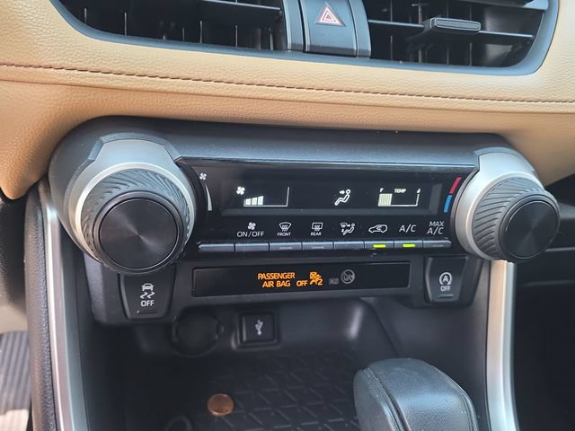 Used 2020 Toyota RAV4 LE w/ All Weather Liner Package AWD/4WD image 19