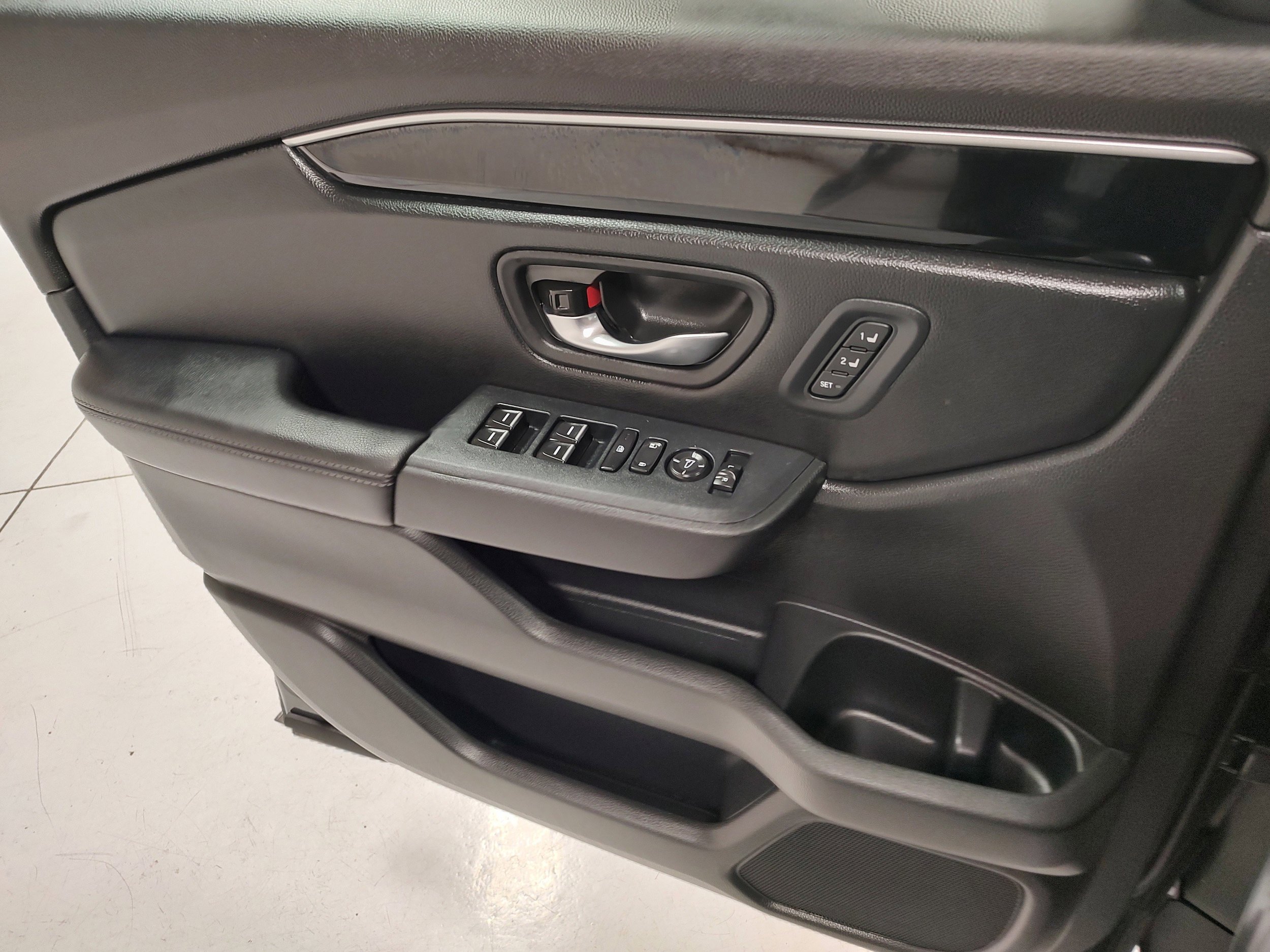 Used 2025 Honda Pilot EX-L image 8