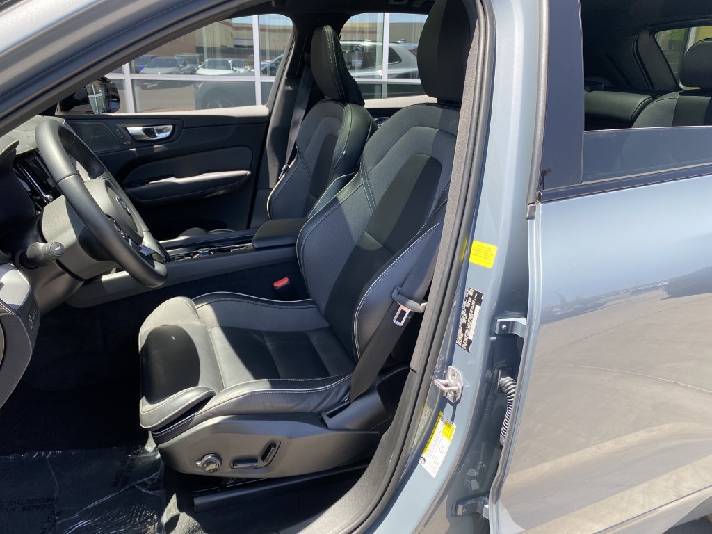 Used 2022 Volvo XC60 T8 R-Design w/ Advanced Package AWD/4WD image 14