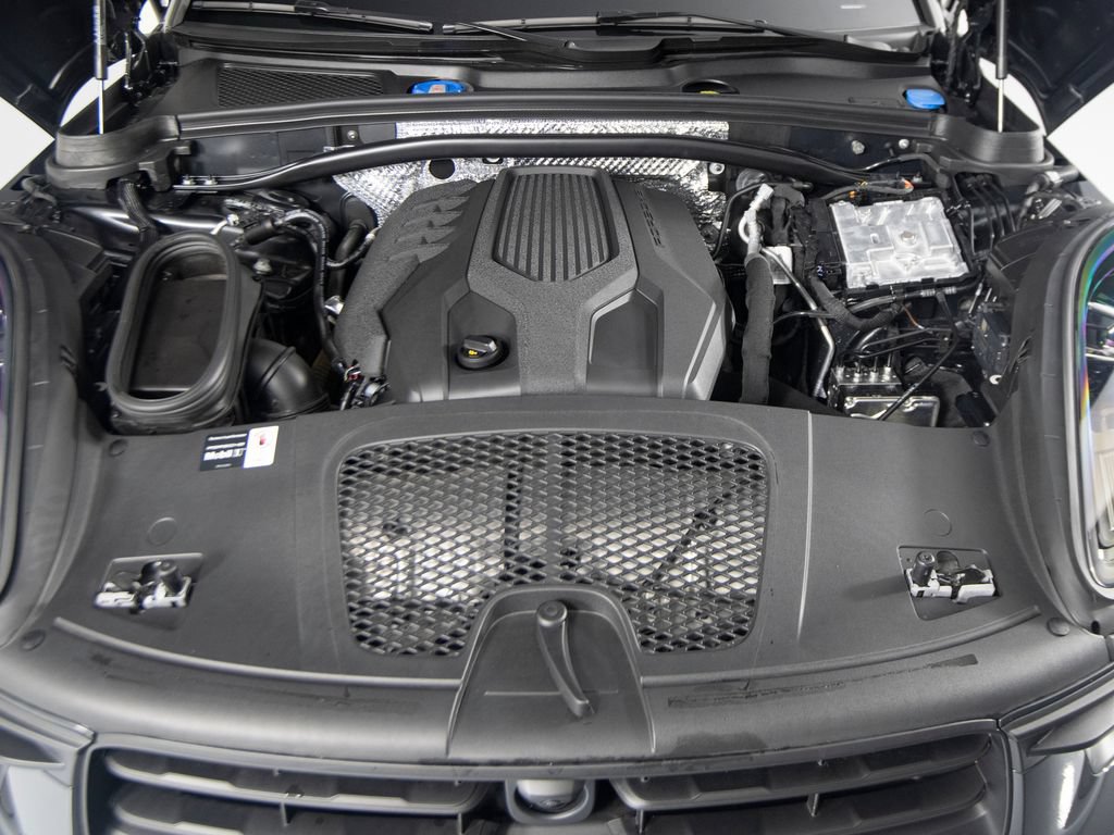 Certified 2026 Porsche Macan AWD/4WD image 47