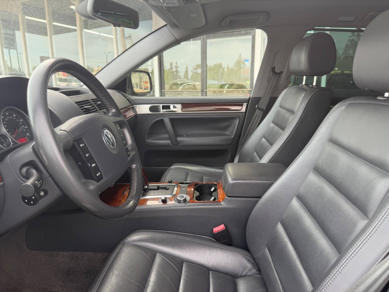 Used 2004 Volkswagen Touareg V8 AWD/4WD image 28