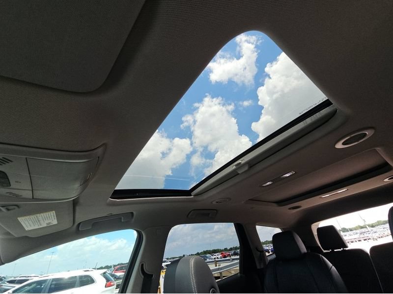Used 2020 Buick Enclave Essence w/ Sound and Sites Package FWD image 28