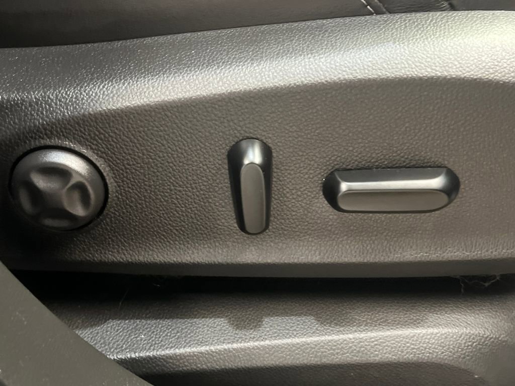 Used 2020 Buick Envision Essence image 40