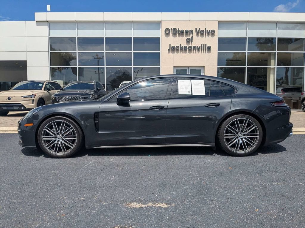 Used 2022 Porsche Panamera RWD image 3