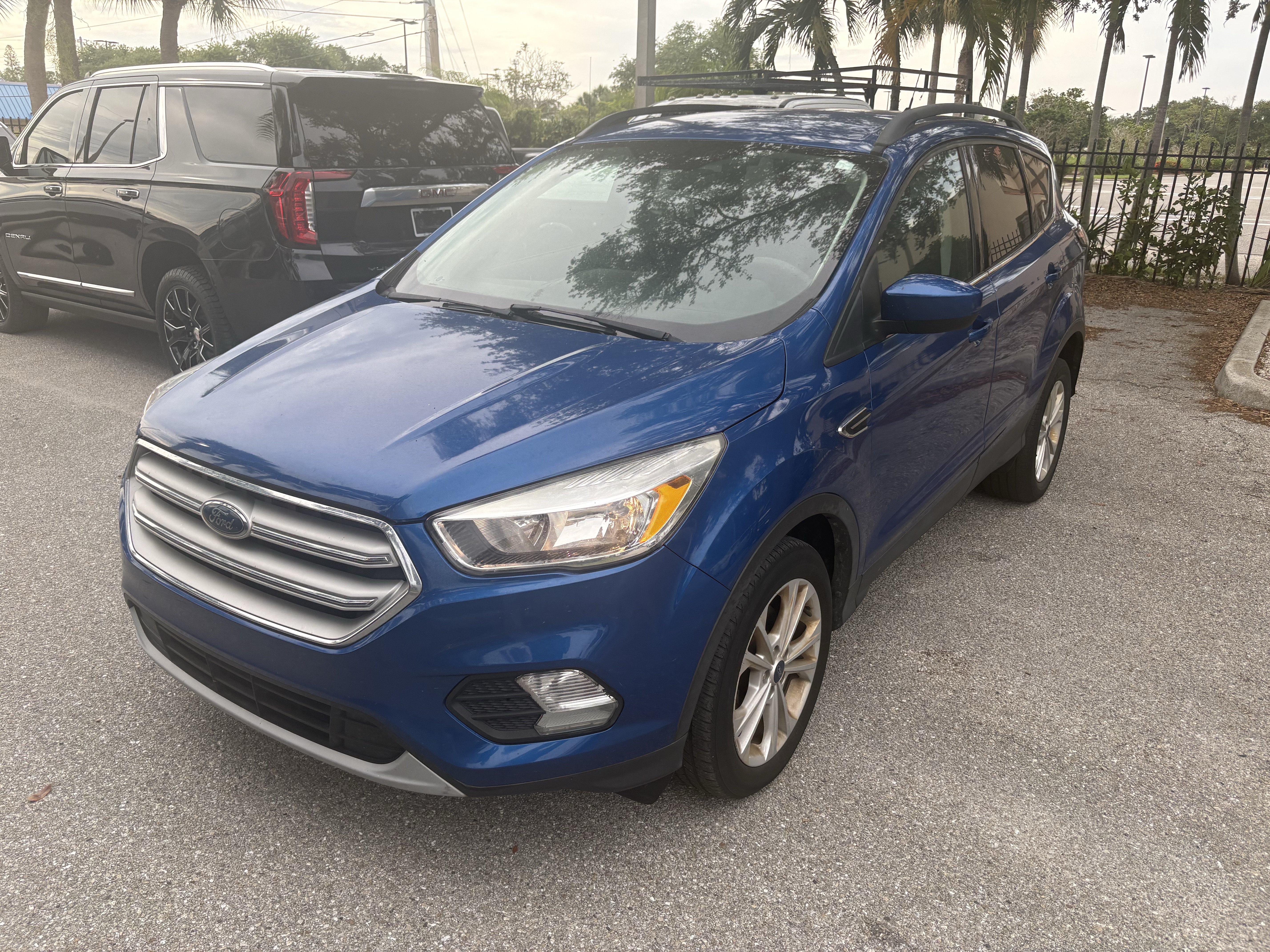 Used 2018 Ford Escape SE w/ SE Sync 3 Package FWD image 3