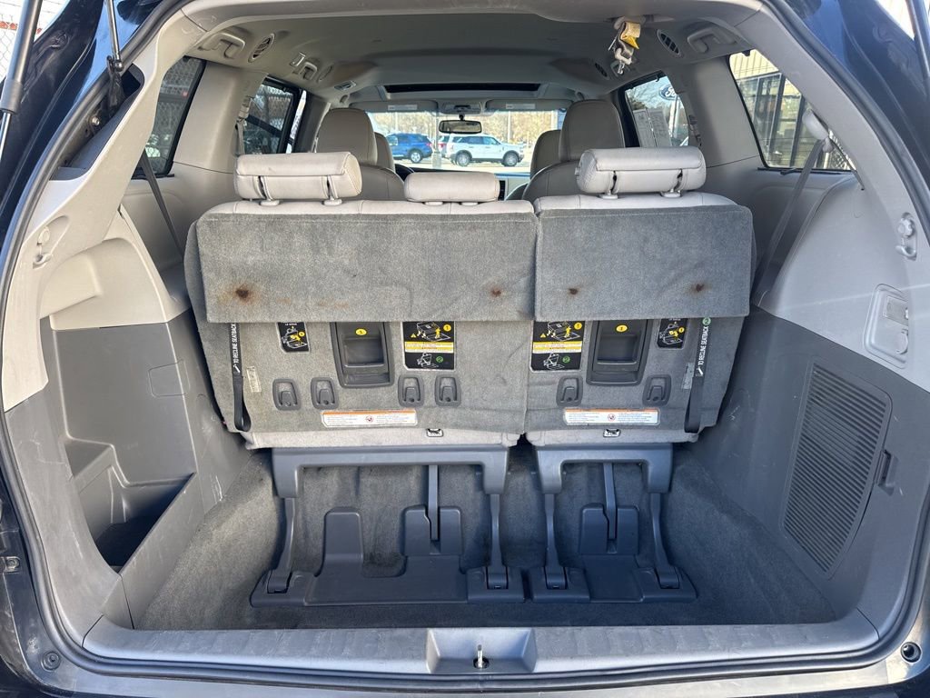 Used 2017 Toyota Sienna XLE image 16