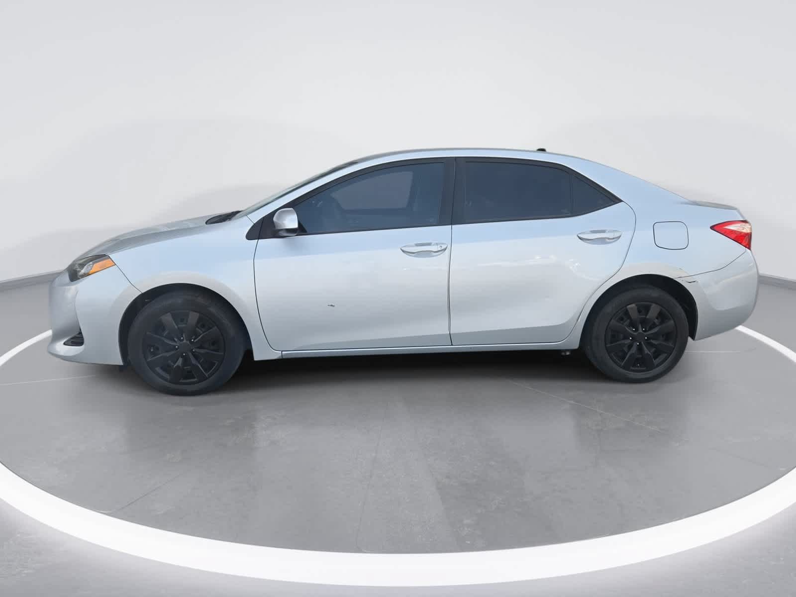 Used 2019 Toyota Corolla LE w/ Carpet Mat Package (TMS) FWD image 5