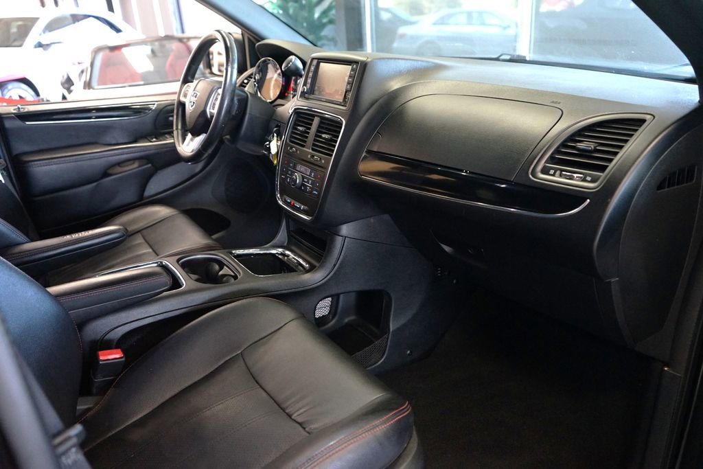 Used 2018 Dodge Grand Caravan GT image 40