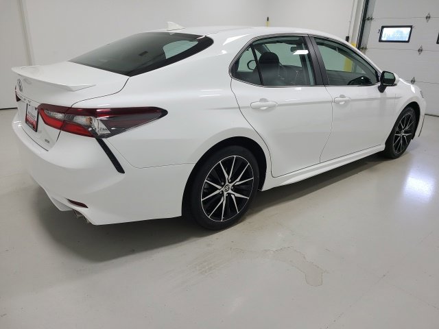 Used 2024 Toyota Camry SE FWD image 11