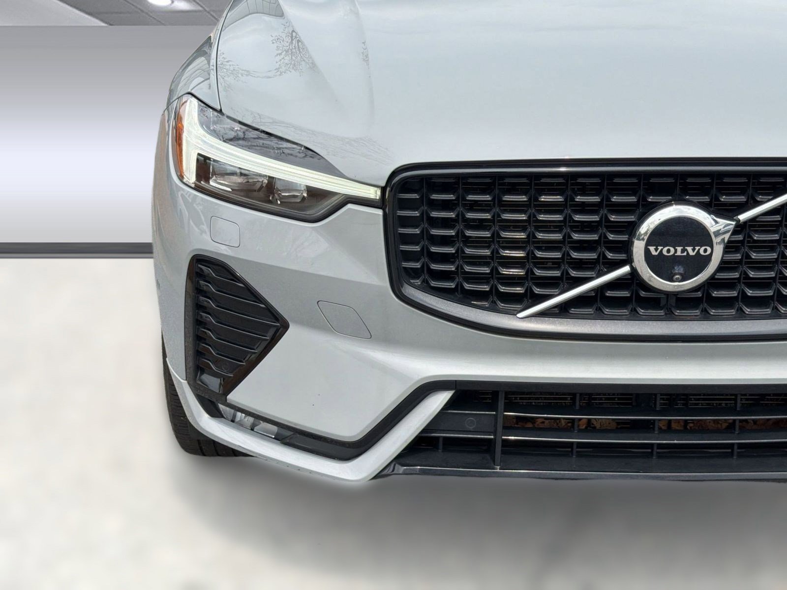 Certified 2024 Volvo XC60 B5 Plus w/ Protection Package Premier AWD/4WD image 11