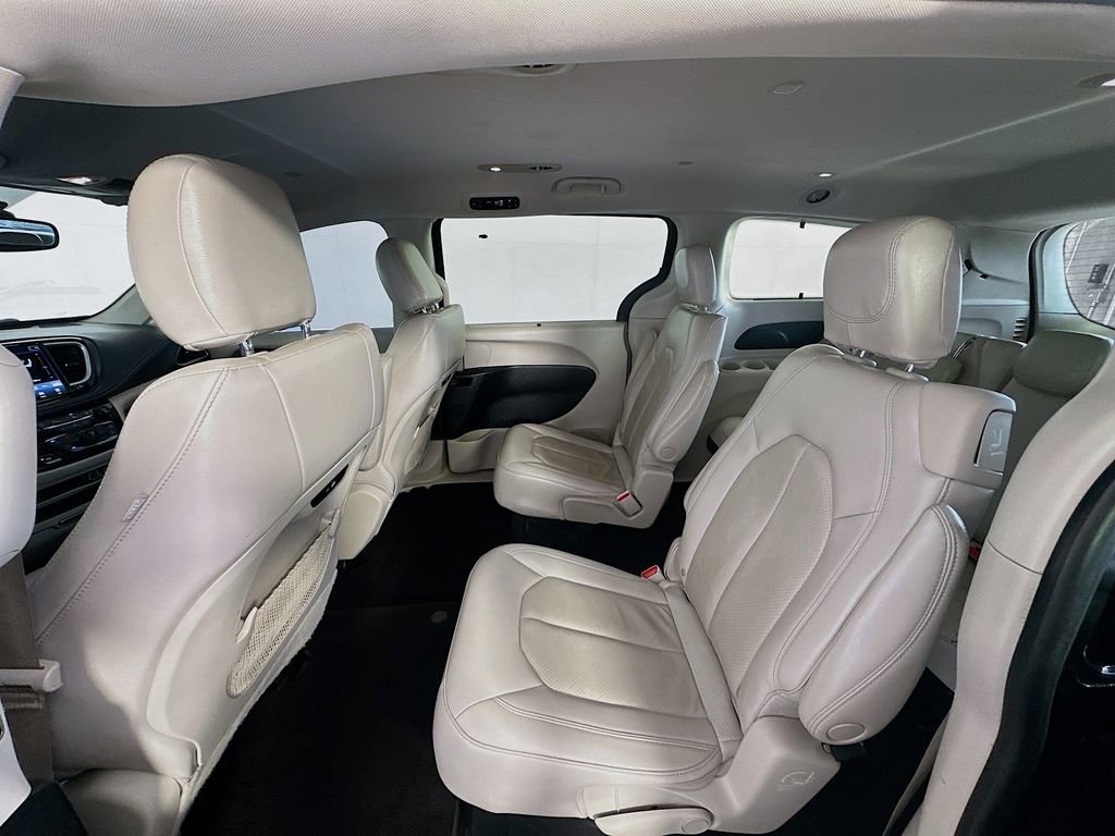 Used 2021 Chrysler Pacifica Touring-L image 23