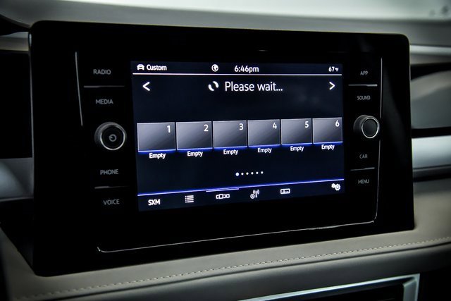 Certified 2025 Volkswagen Taos SE w/ Panoramic Sunroof Package image 12