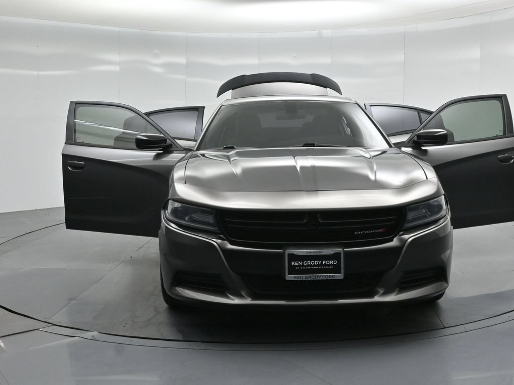 Used 2017 Dodge Charger SE w/ Blacktop Package RWD image 30