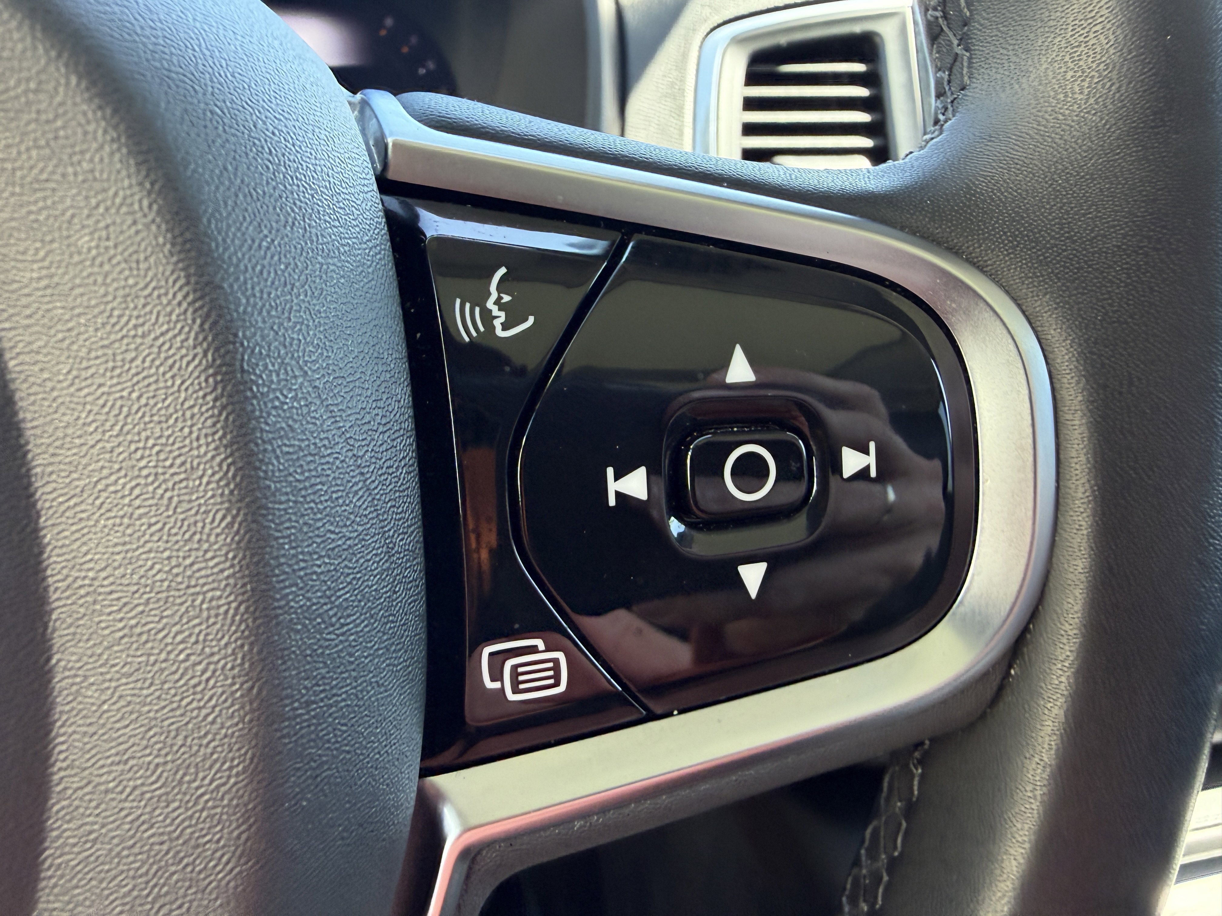 Certified 2023 Volvo XC90 B5 Core w/ Protection Package Premier image 28