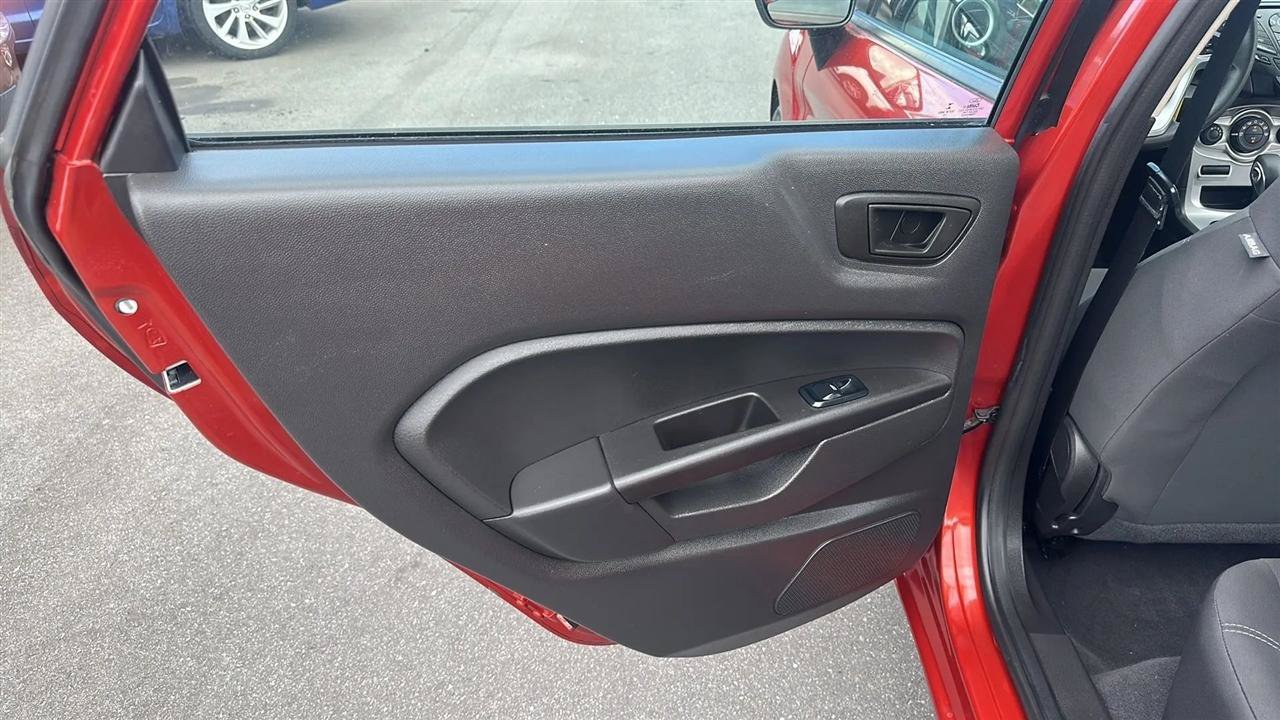 Used 2018 Ford Fiesta SE FWD image 30