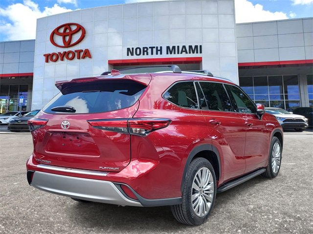 Used 2023 Toyota Highlander Platinum image 8