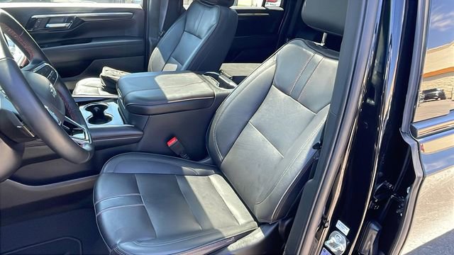 Used 2025 Chevrolet Suburban RST w/ Comfort Package AWD/4WD image 11