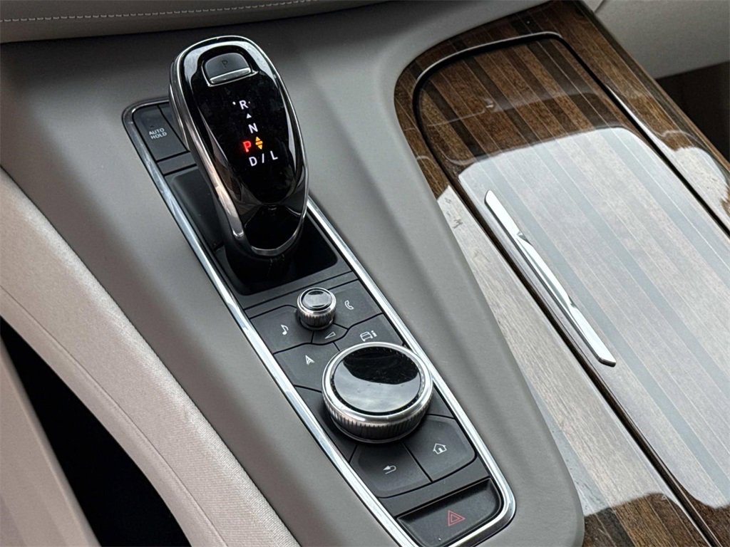 Used 2022 Cadillac Escalade ESV Premium Luxury Platinum image 25