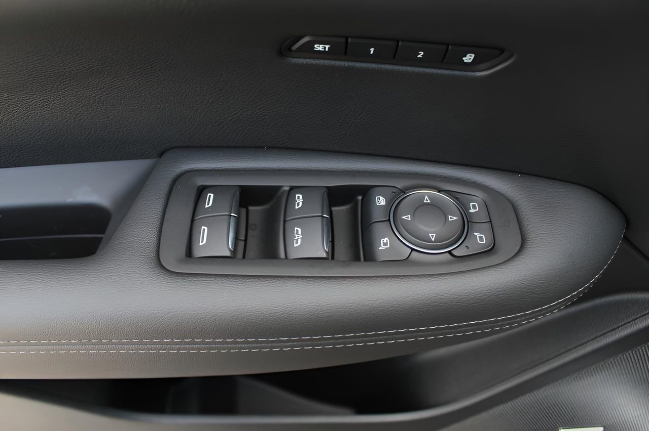 New 2025 Cadillac XT6 Luxury FWD image 11