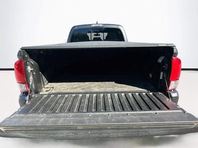 Used 2017 Toyota Tacoma TRD Off-Road w/ Premium & Technology Package AWD/4WD image 26