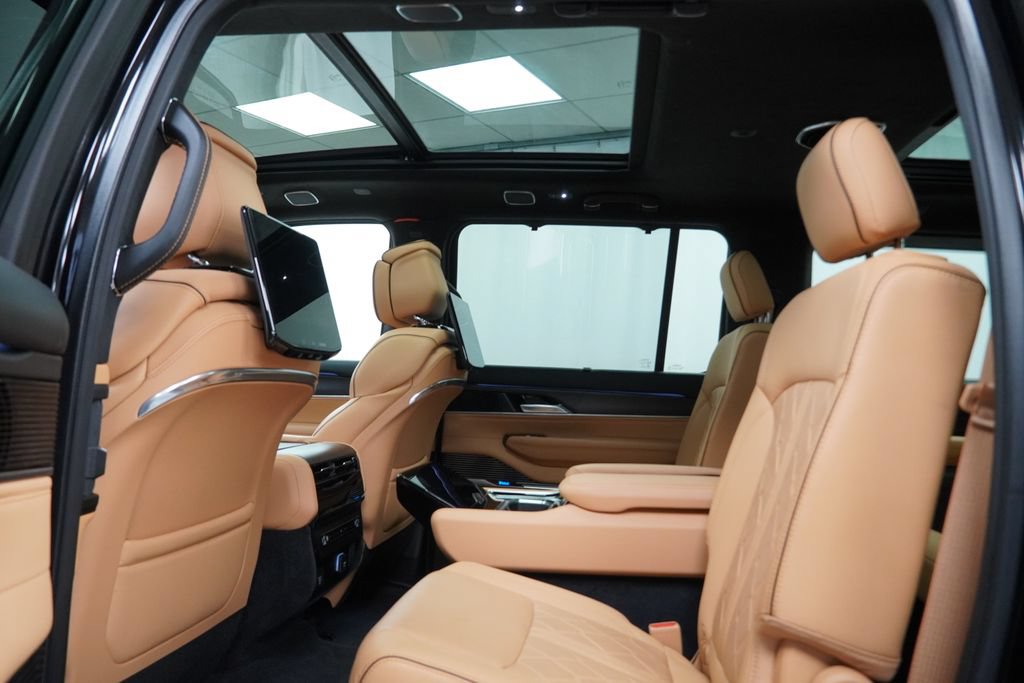 Certified 2025 Jeep Grand Wagoneer Series III w/ Rear Seat Video Group 1 AWD/4WD image 22