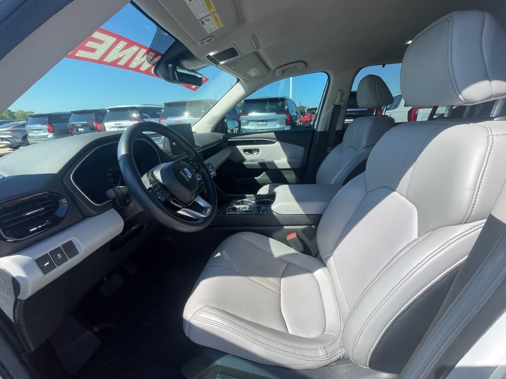 Used 2025 Honda Pilot EX-L image 11