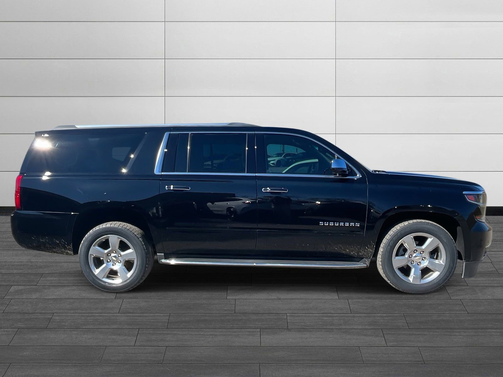 Used 2018 Chevrolet Suburban Premier image 2