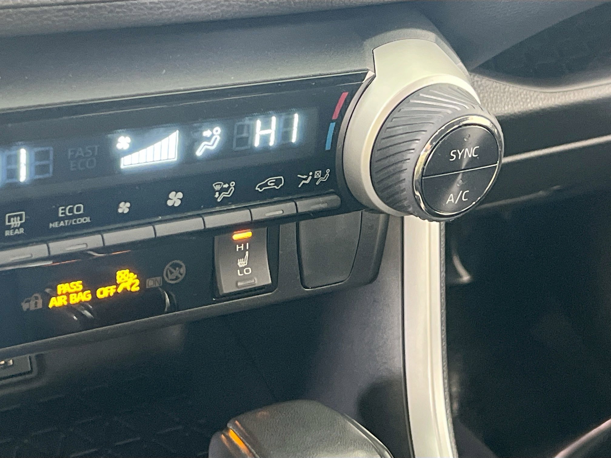 Used 2023 Toyota RAV4 SE w/ Weather & Moonroof Package image 19