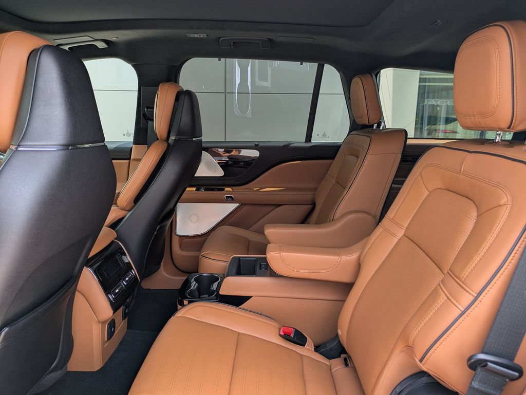 Certified 2024 Lincoln Aviator Black Label w/ Dynamic Handling Package AWD/4WD image 15