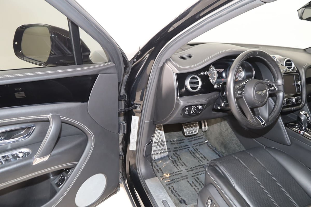 Used 2018 Bentley Bentayga AWD/4WD image 63