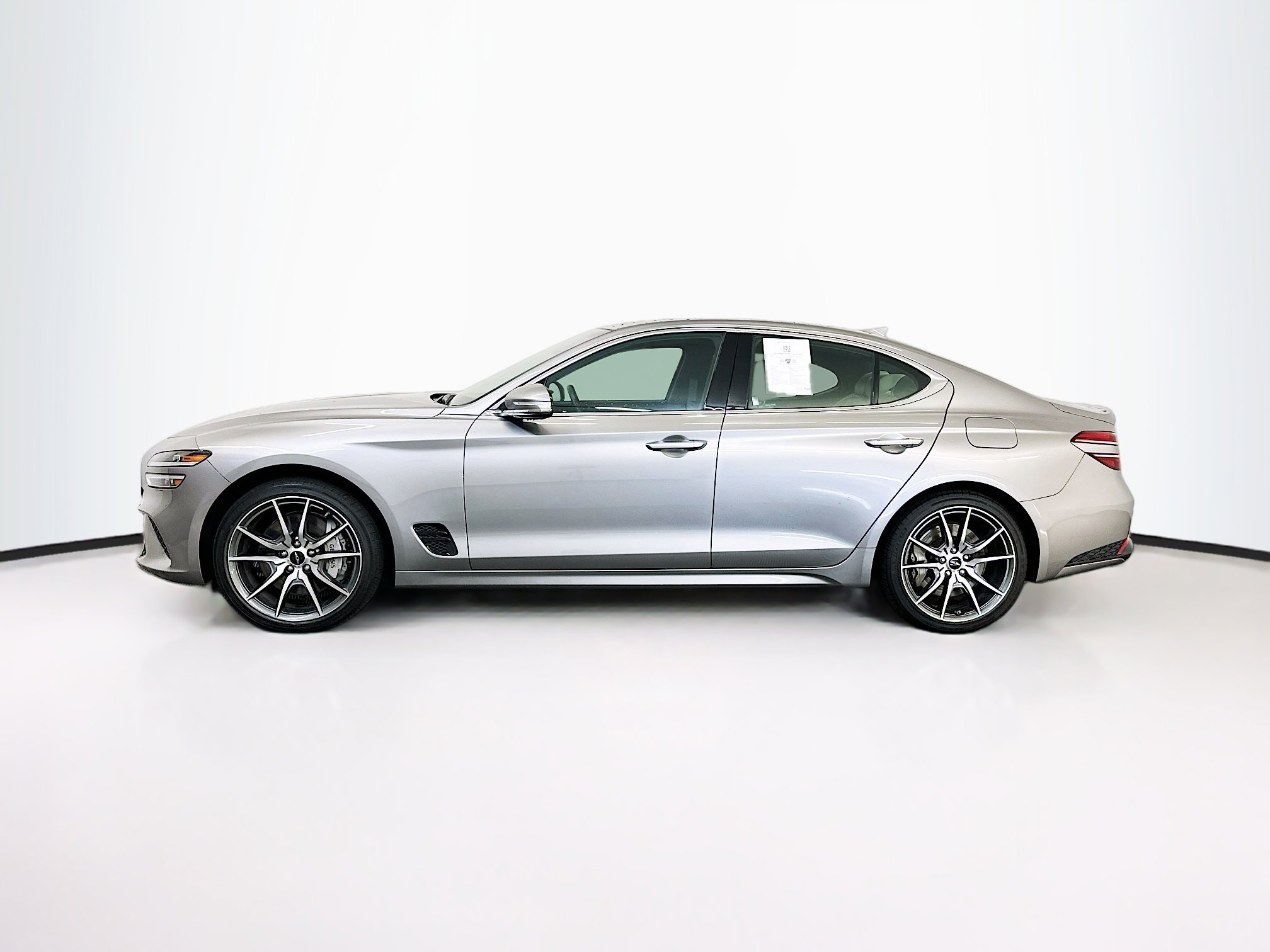 Used 2025 Genesis G70 2.5T image 4