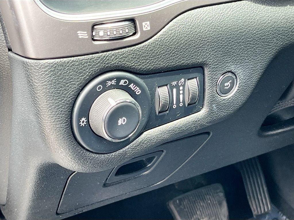Used 2022 Jeep Cherokee Latitude Lux FWD image 10