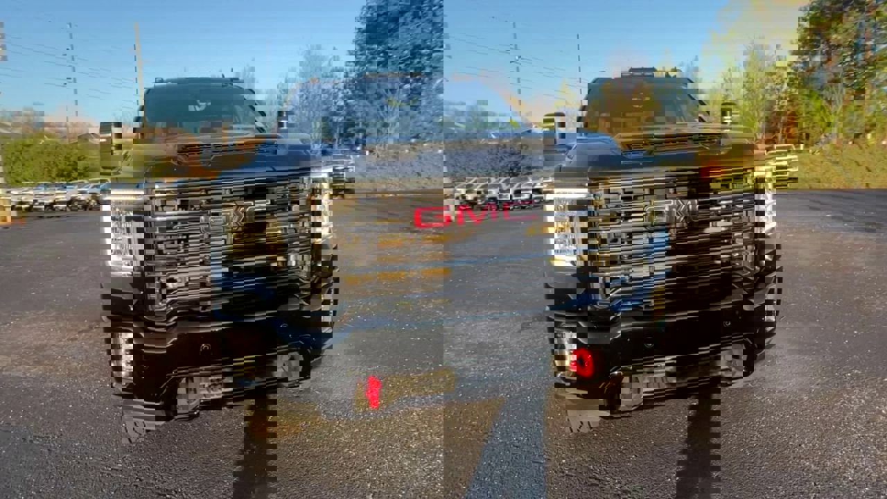 Used 2023 GMC Sierra 2500 AT4 w/ AT4 Premium Plus Package image 3