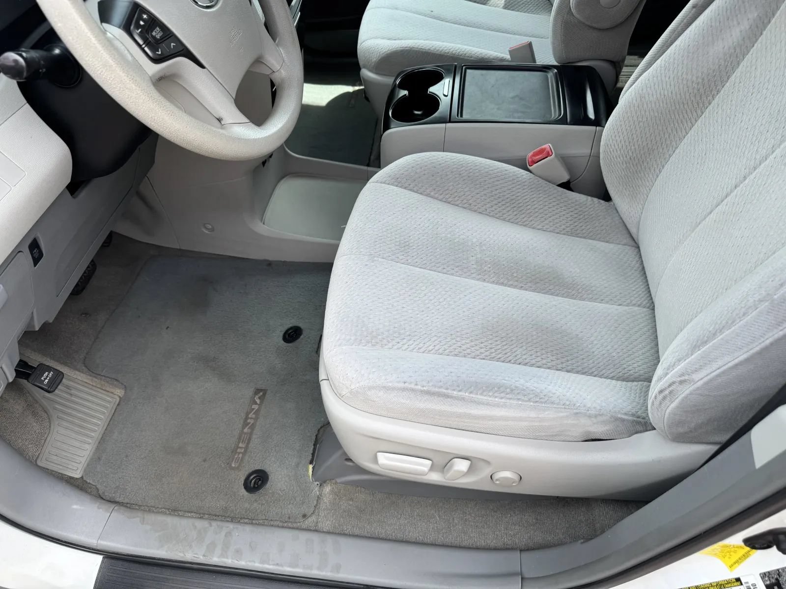 Used 2013 Toyota Sienna LE w/ Towing Pkg FWD image 19