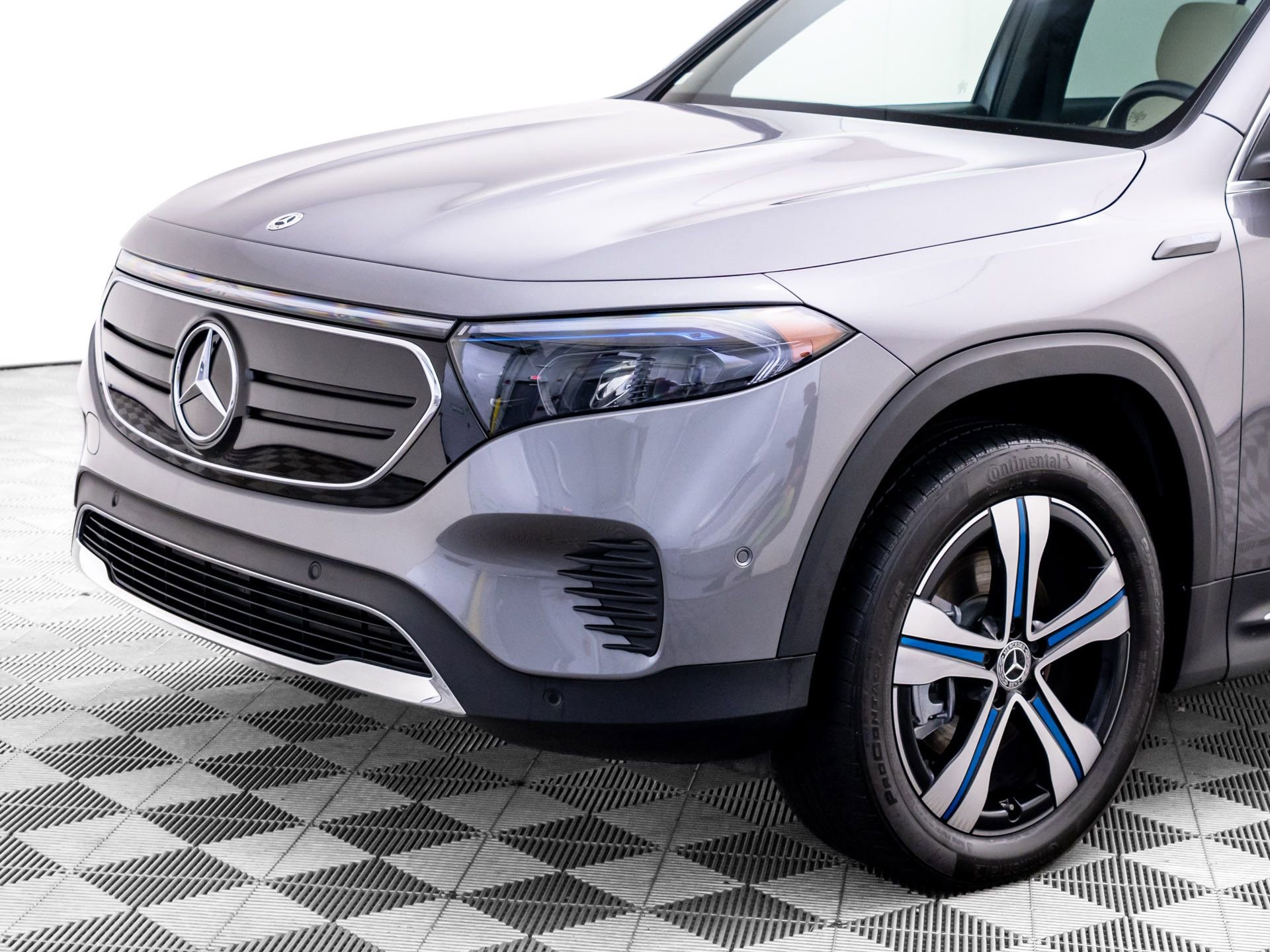 Used 2023 Mercedes-Benz EQB 350 4MATIC SUV image 37