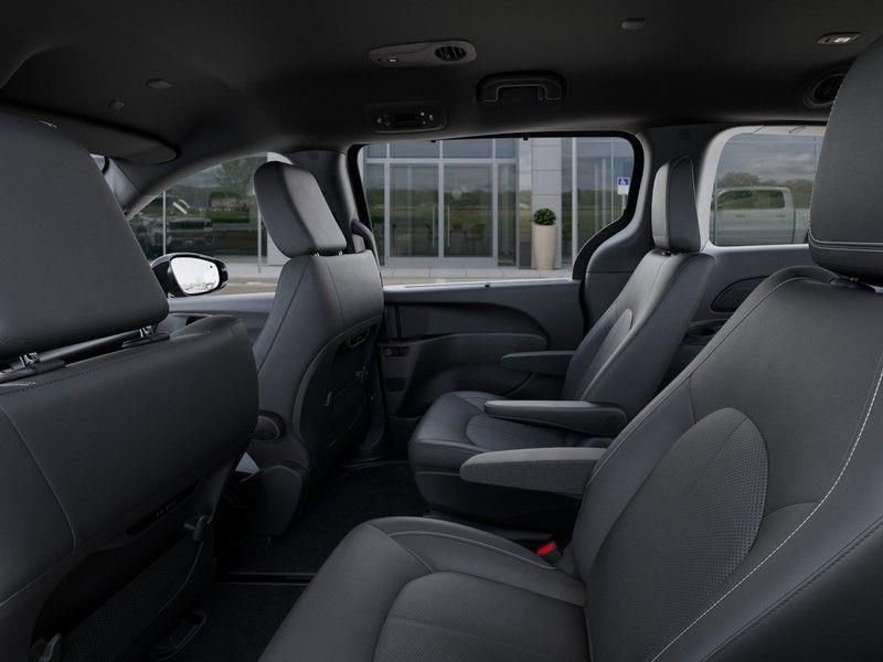 Used 2026 Chrysler Voyager LX image 23