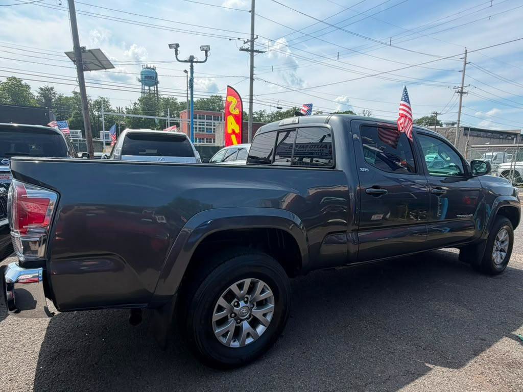 Used 2017 Toyota Tacoma SR5 w/ Tow Package AWD/4WD image 3