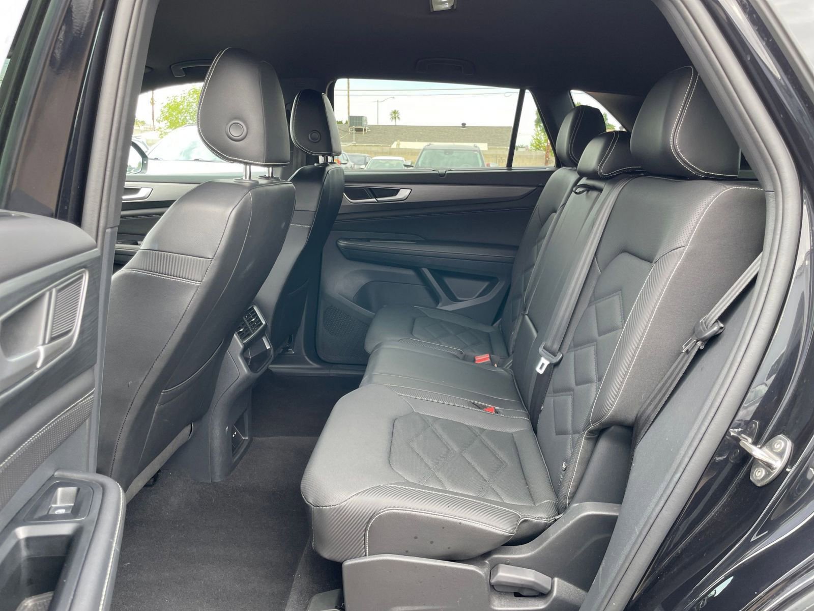 Used 2025 Volkswagen Atlas Cross Sport SE FWD image 29