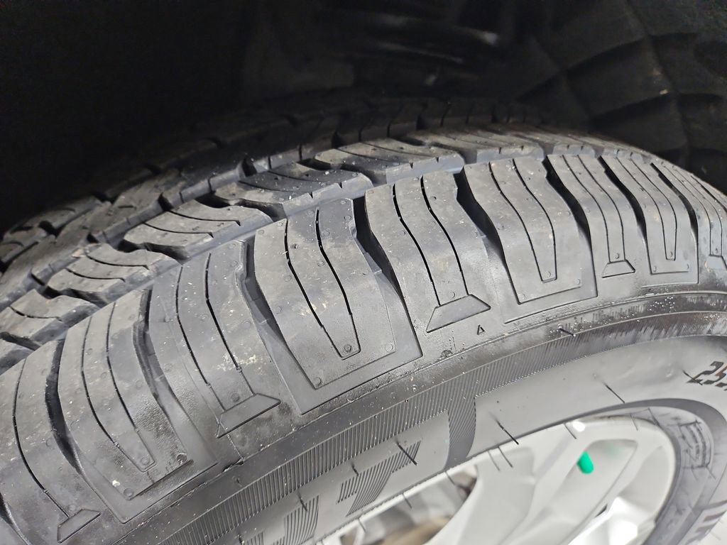 Used 2020 Chevrolet Traverse LT w/ Driver Confidence II Package image 28