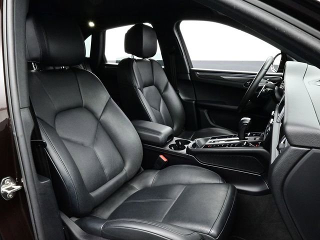 Certified 2022 Porsche Macan image 18