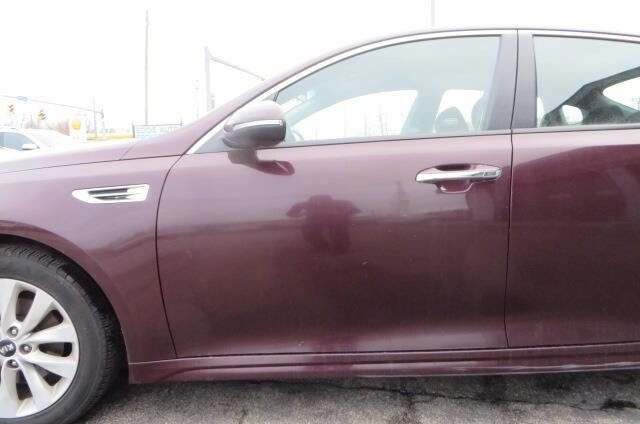 Used 2018 Kia Optima LX w/ 17" Alloy Wheels Package image 30