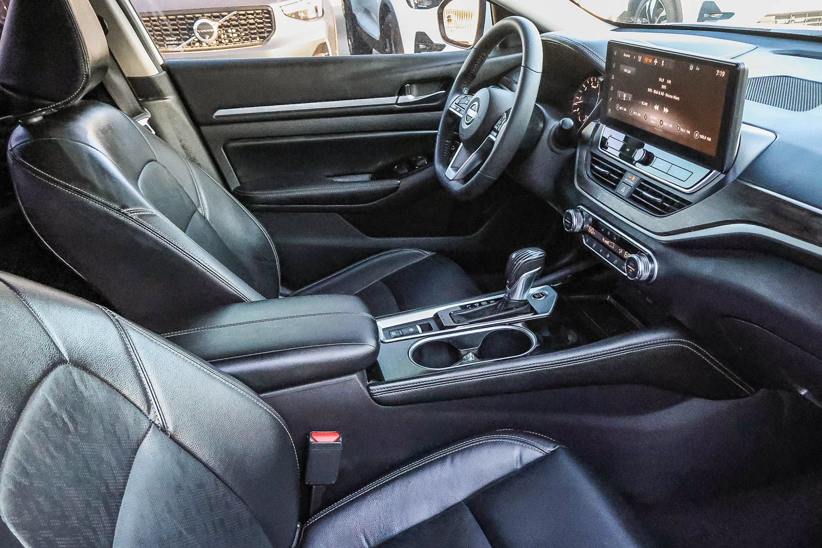 Used 2024 Nissan Altima 2.5 SL FWD image 12