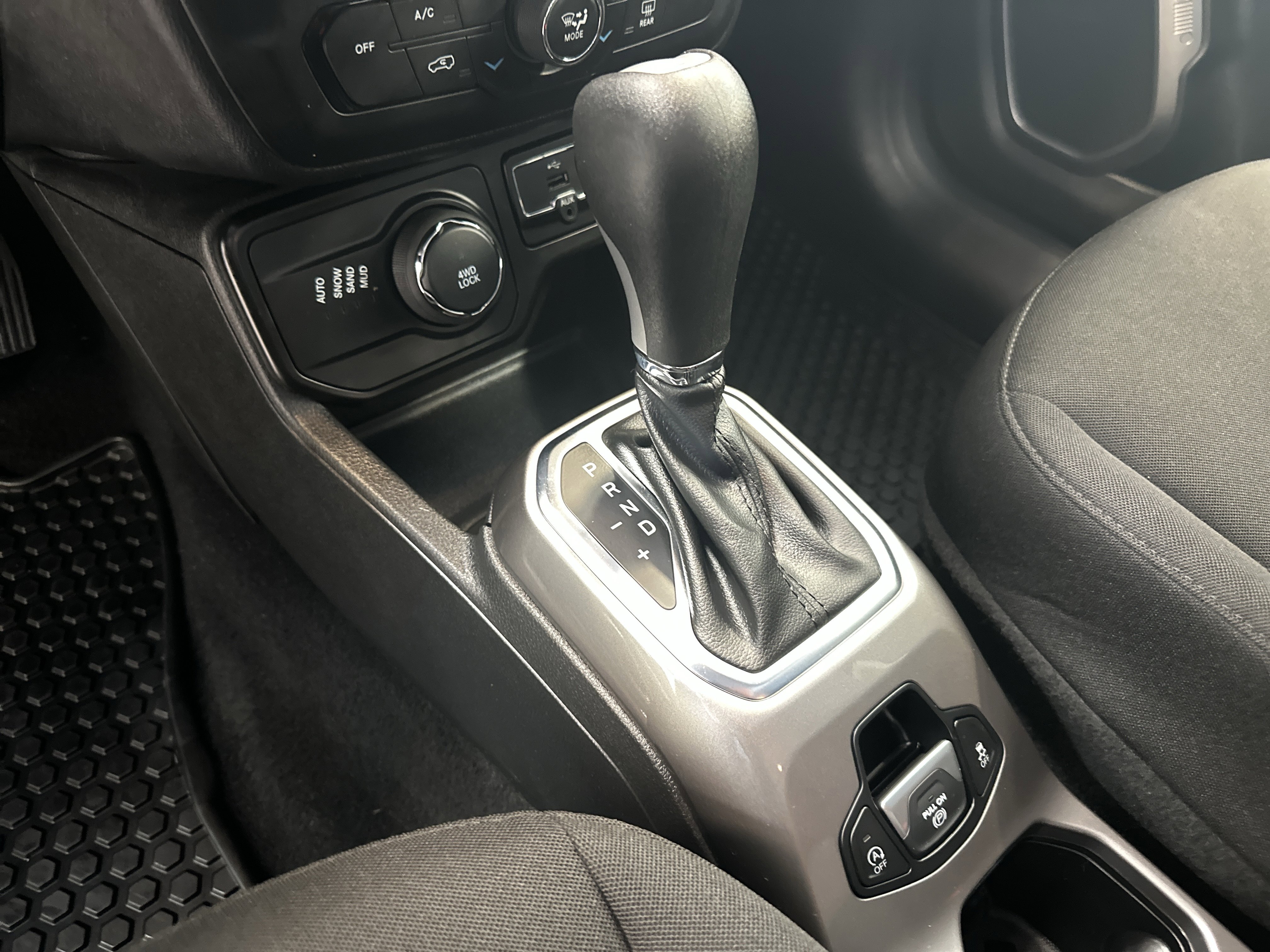 Used 2022 Jeep Renegade Latitude w/ Convenience Group image 28