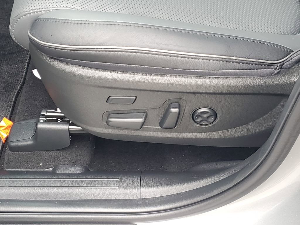 Certified 2023 Hyundai Santa Fe Limited FWD image 15