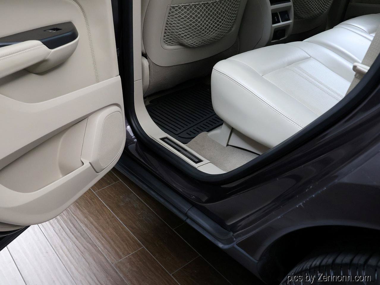 Used 2015 Cadillac SRX Luxury w/ Driver Awareness Package AWD/4WD image 27