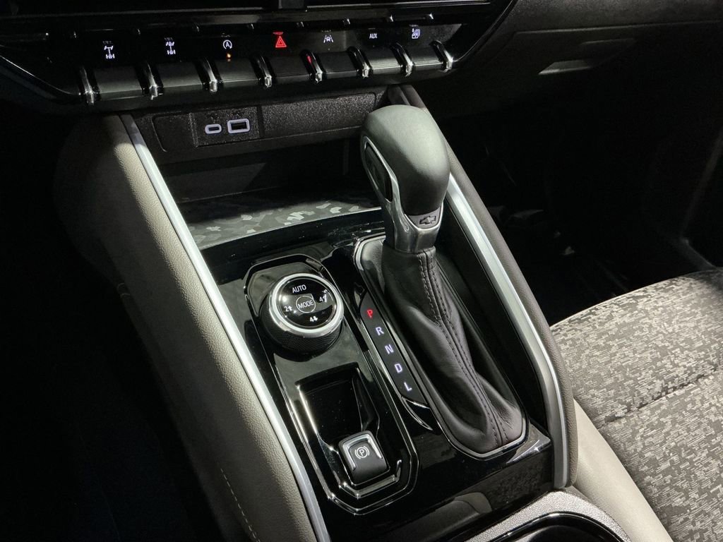 Used 2024 Chevrolet Colorado ZR2 image 30