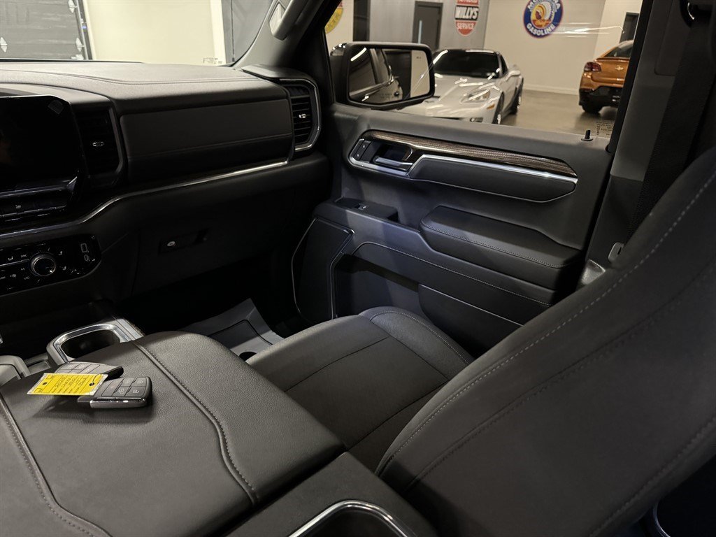 Used 2025 Chevrolet Silverado 1500 LT w/ Safety Package AWD/4WD image 30