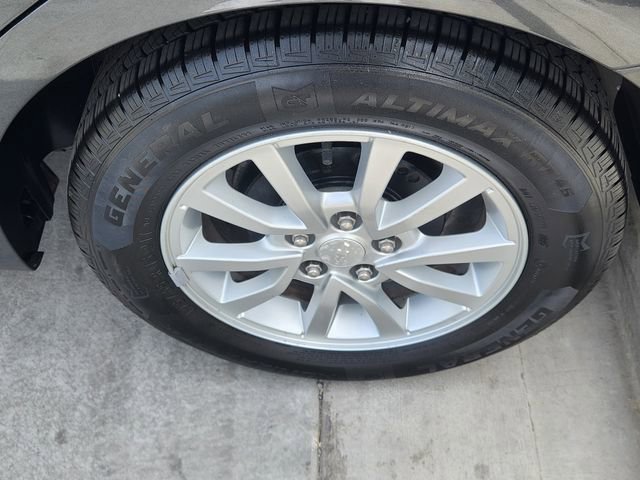 Used 2019 Chevrolet Sonic LT FWD image 32
